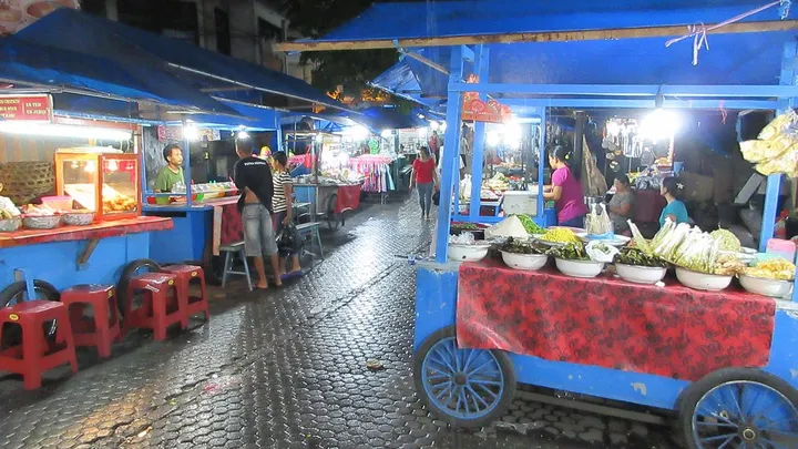 Food stalls and produce tables at a Bali night market